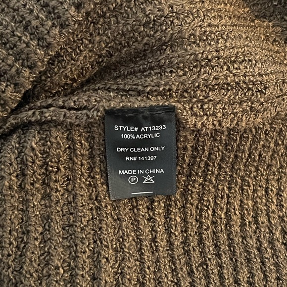 ASTR Twist Back V-Neck Ribbed Sweater in Olive S - Picture 11 of 11